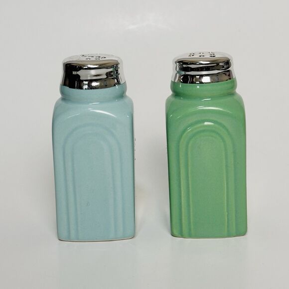 50s Retro Stoneware Salt Pepper Shakers Set MCM Farmhouse Cottage Mint Green - Picture 2 of 5